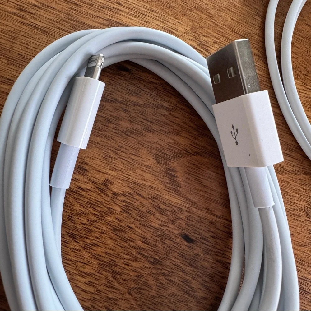 N/A white charging